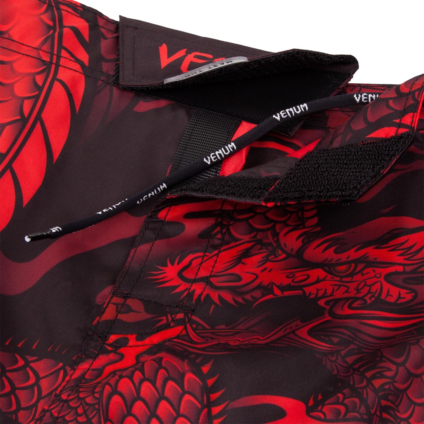 Venum Dragon's Flight kurze Fightshorts - Schwarz/Rot