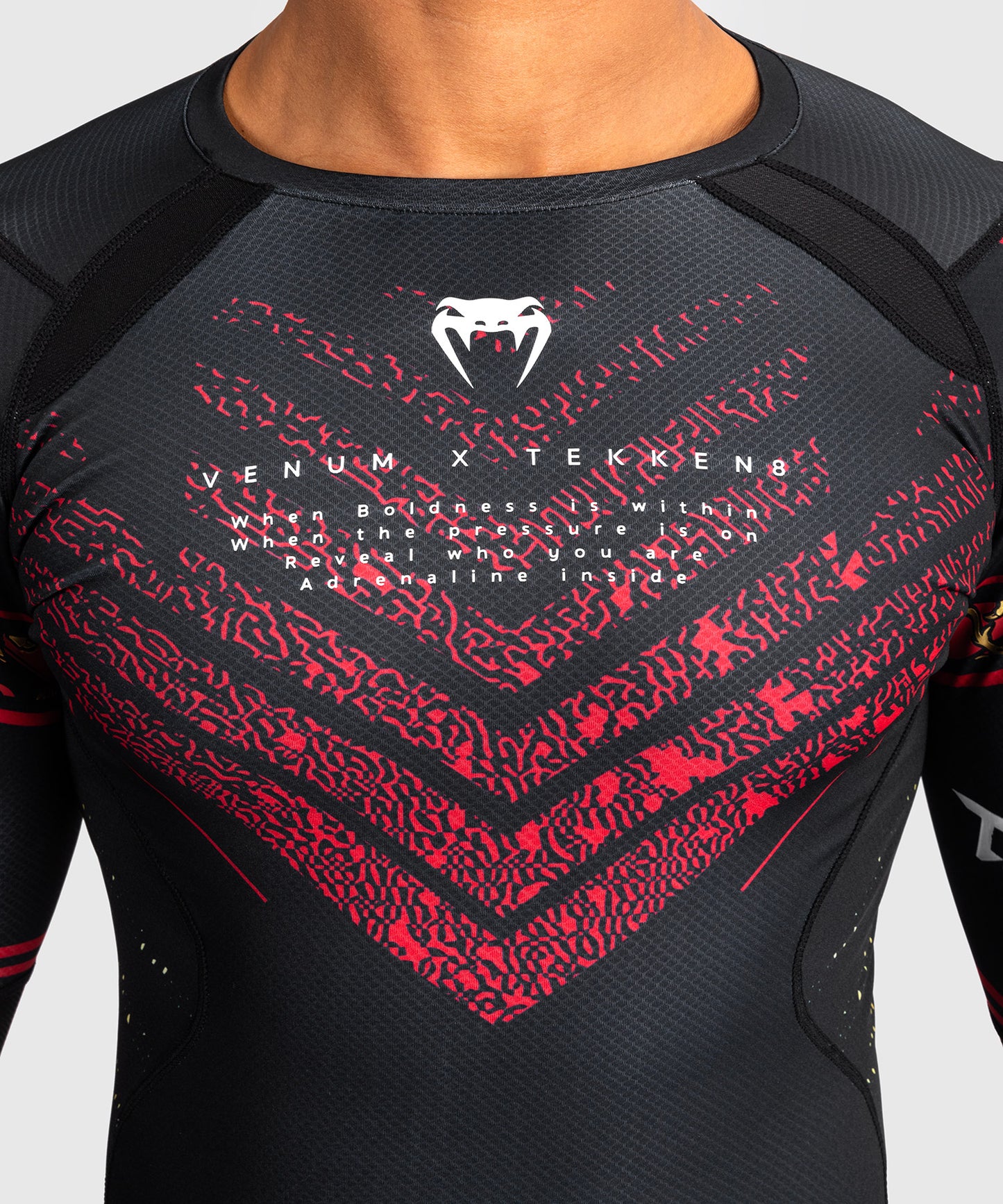 Venum x TEKKEN 8 - Marshall Law Rashguard - Negro/Rojo/Dorado