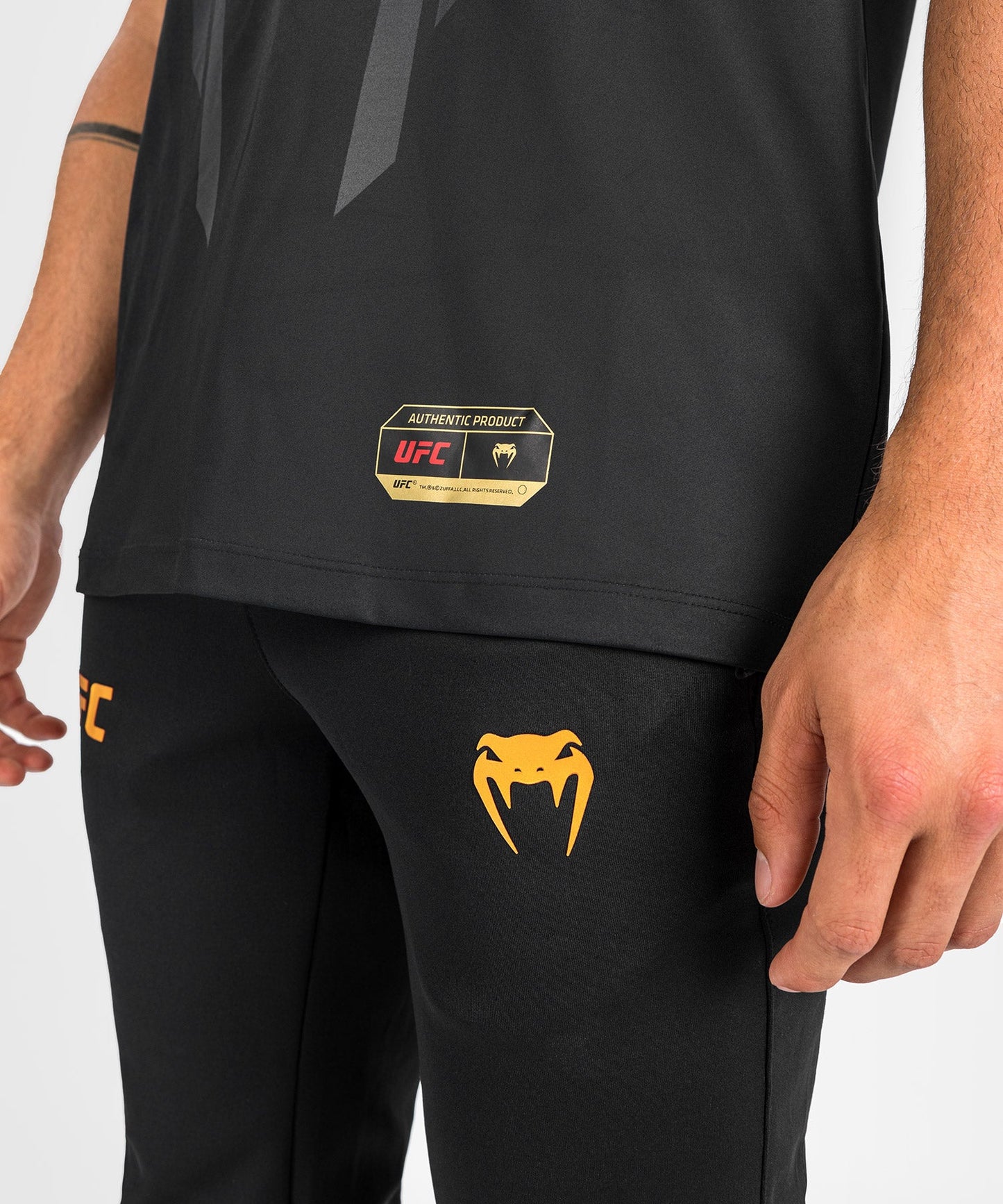 Venum Authentic Fight Night 2.0 - Technisches T-Shirt für Männer UFC Champion