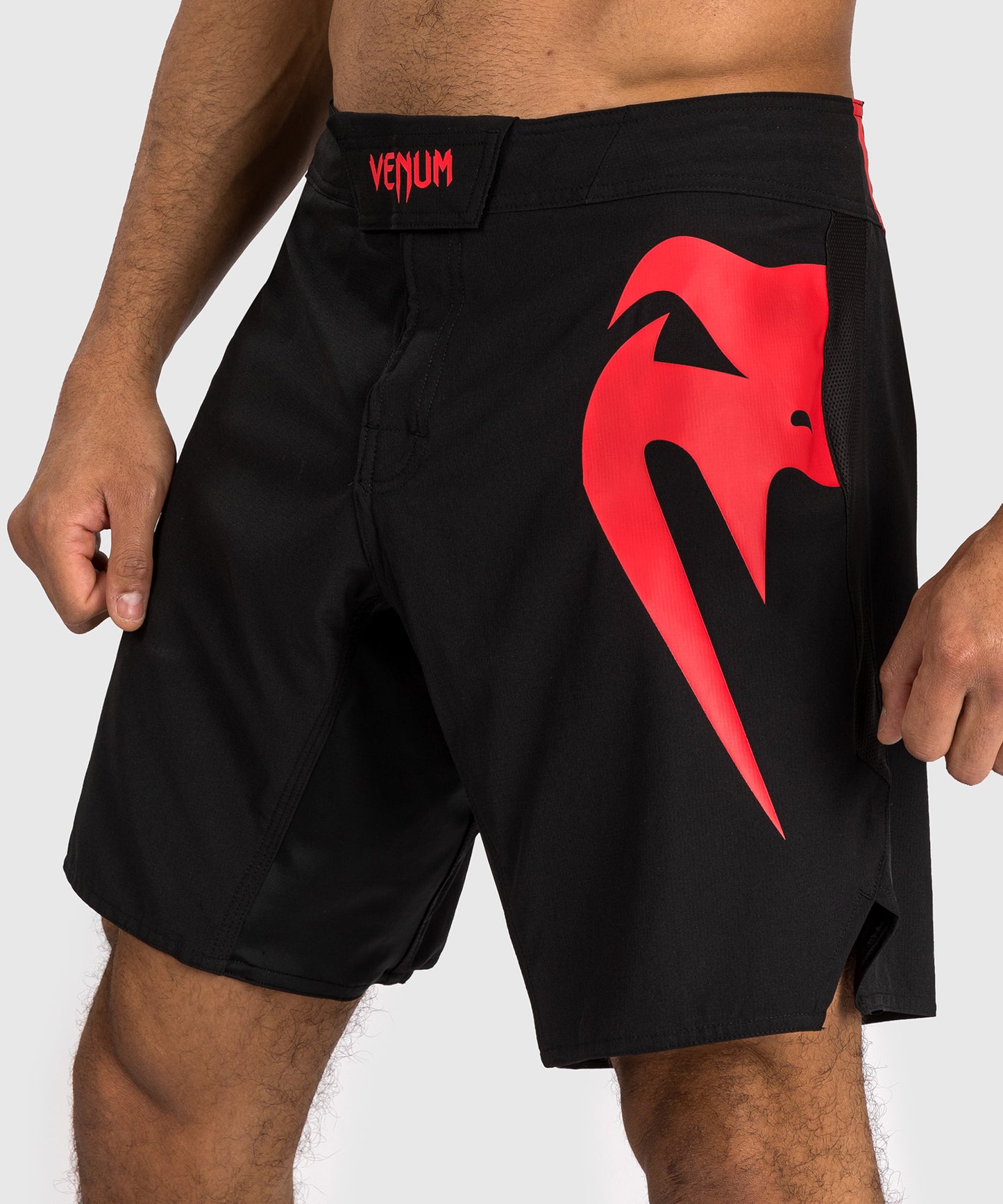 Shorts de combat Venum Light 5.0 - Noir/Rouge