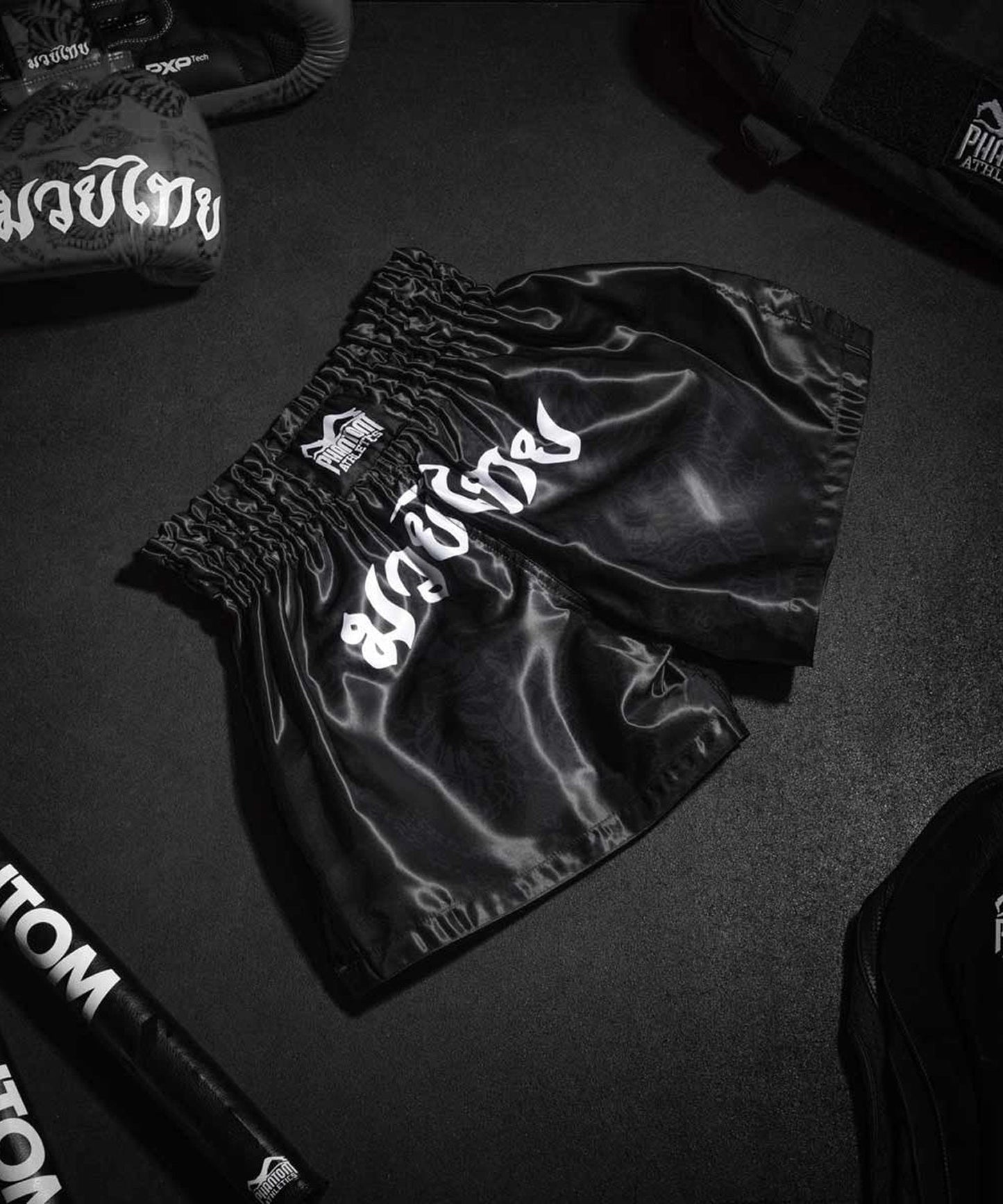 Short de Muay Thai Phantom Athletics Sak Yant - Noir