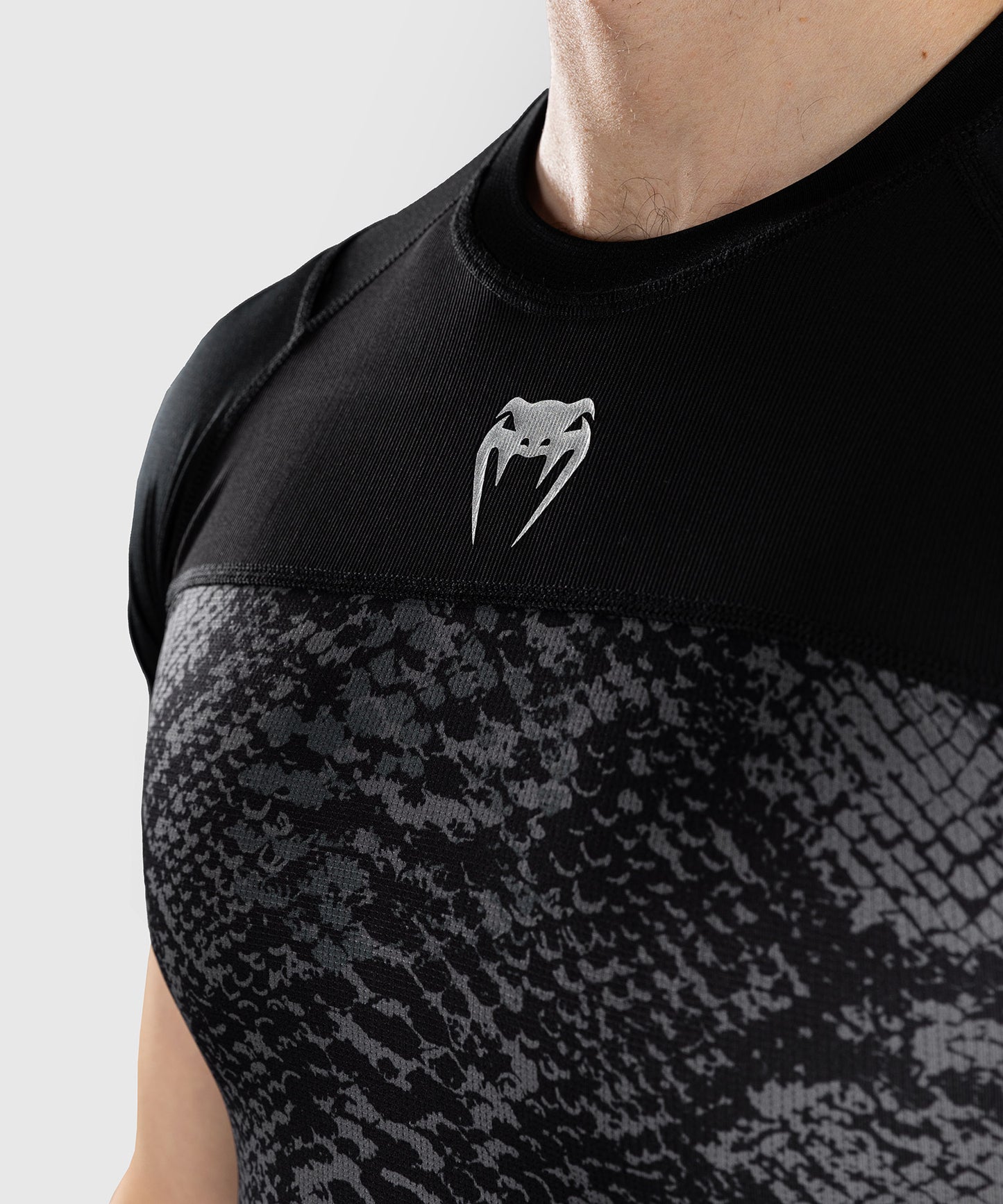 Rashguard à Manches Courtes Venum G-Fit Scales – Noir/Gris Charbon