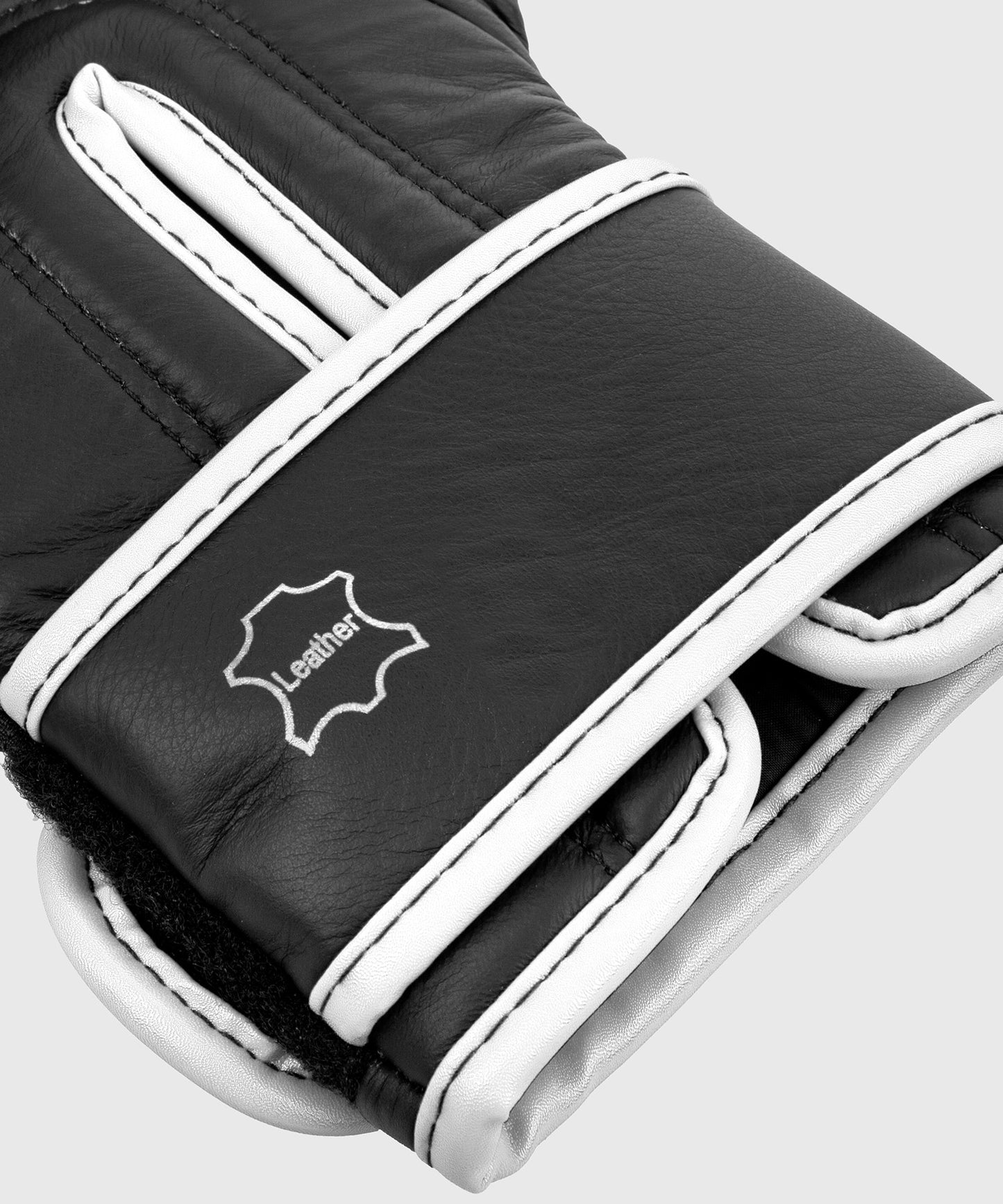 Gants de boxe Venum Shield Pro avec velcro - Noir/Blanc