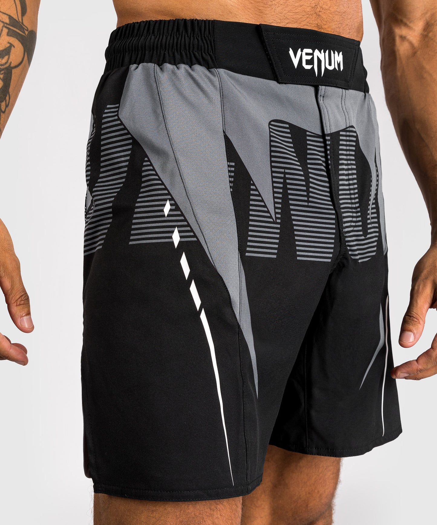Short de Combat Venum Adrenaline – Noir/Gris Argenté