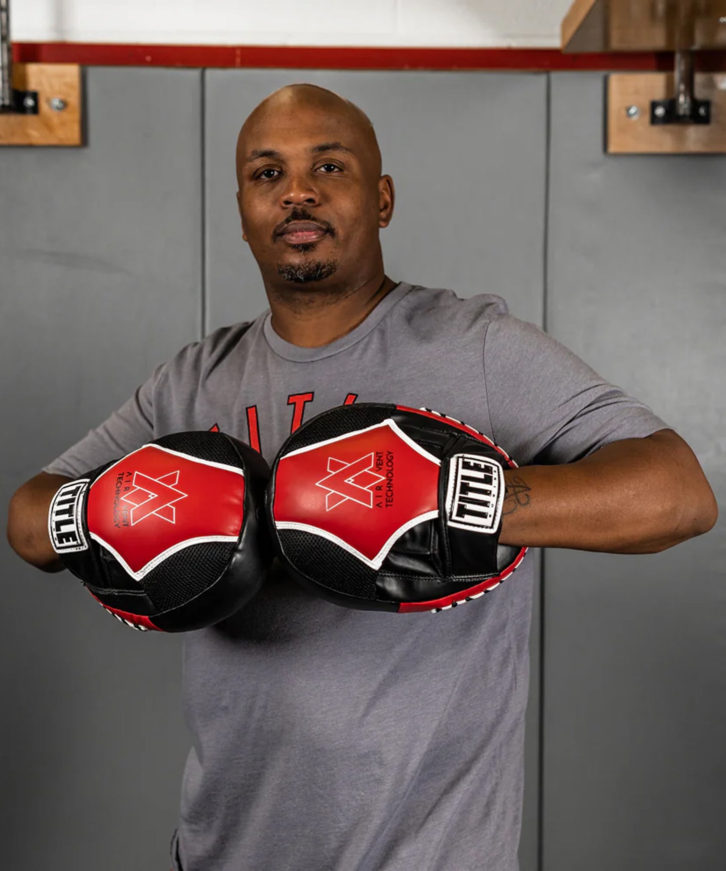 Title Boxing Air-Vent Manoplas – Negro/Rojo