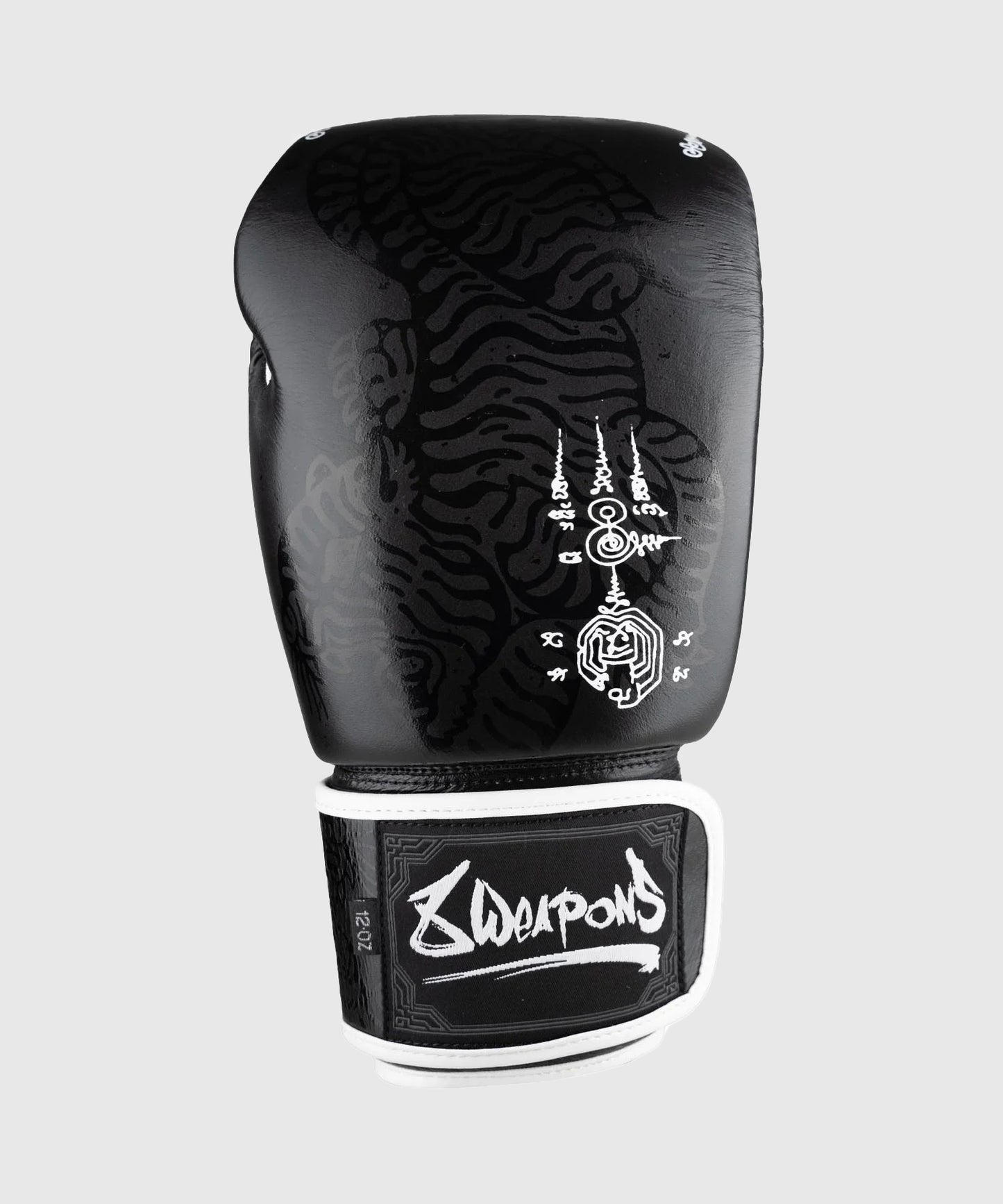 8 Weapons Sak Yant Big Tiger Boxhandschuhe - Schwarz/Schwarz