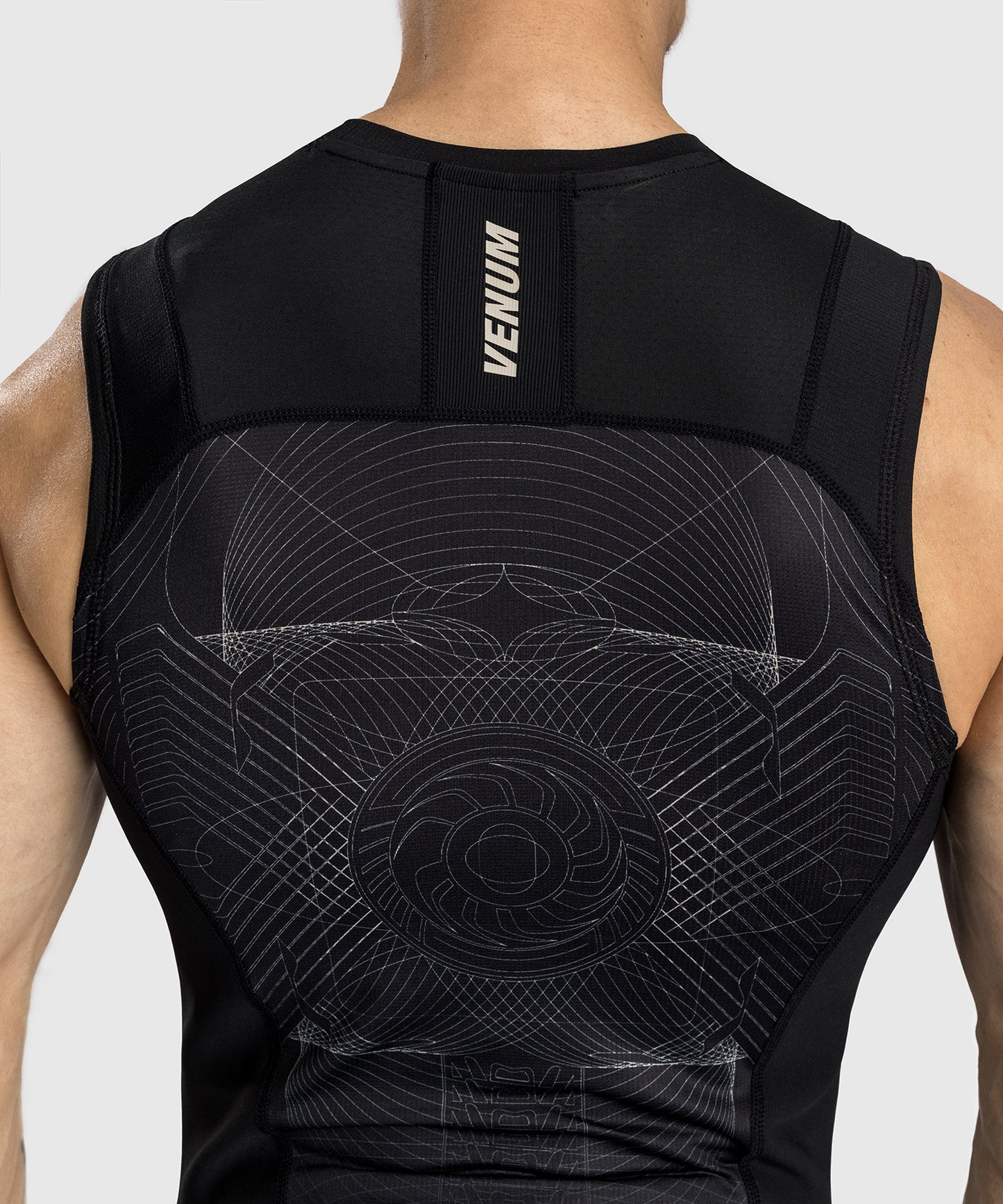 Rashguard sans Manches Venum G-Fit Air pour Hommes - Noir Intense/Sable Désert
