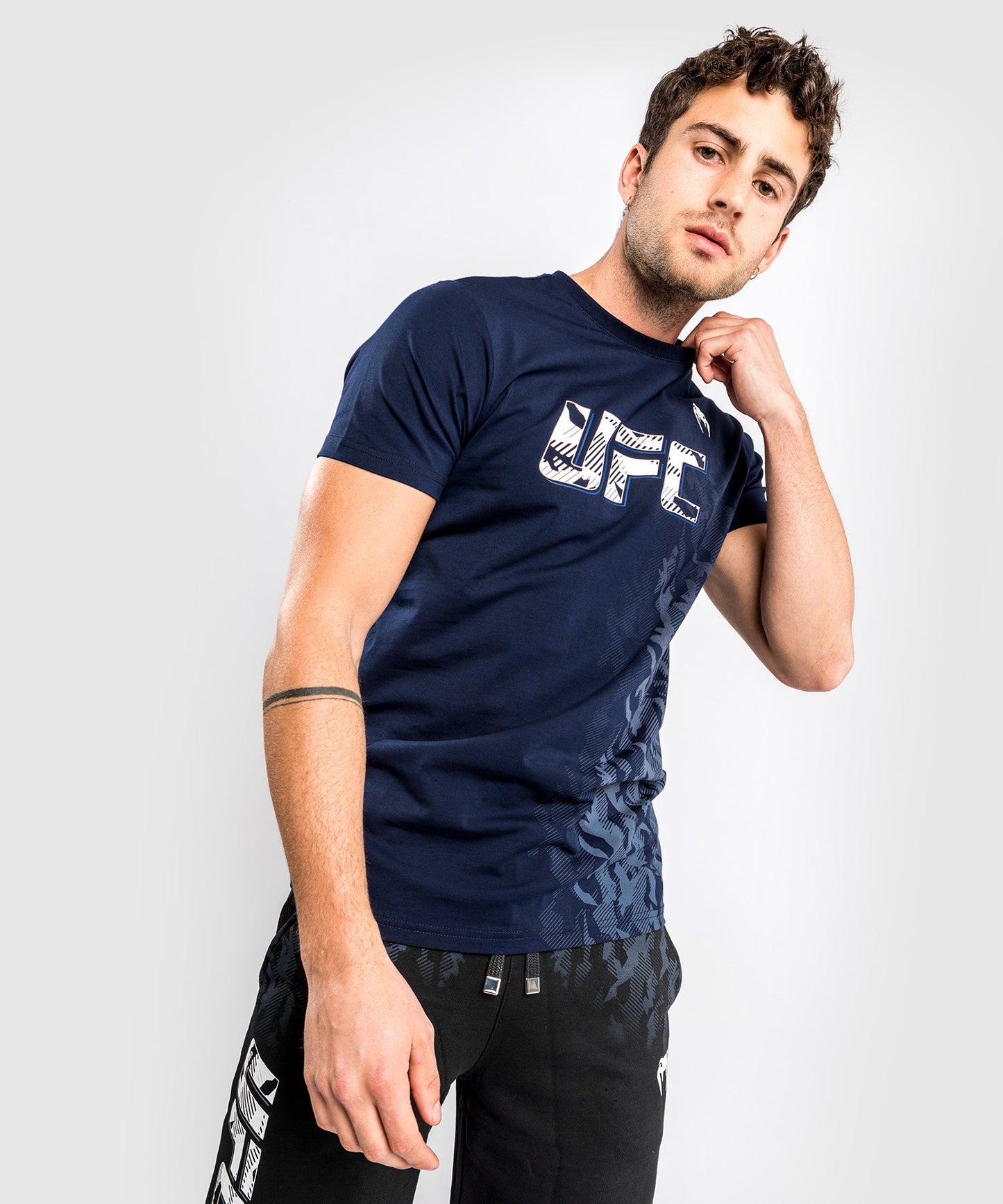 UFC Venum Authentic Fight Week Herren Kurzarm-Baumwoll-T-Shirt - Marineblau
