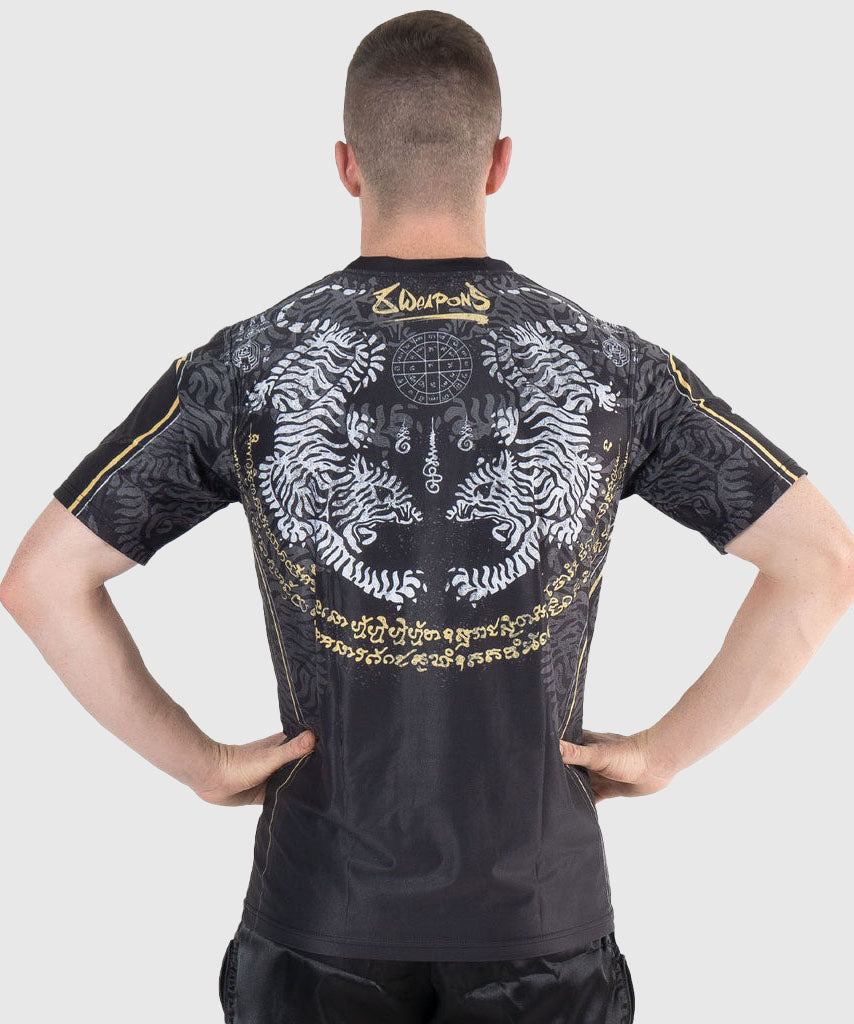 8 Weapons Functional Tiger Yant Camiseta - Negro/Amarillo