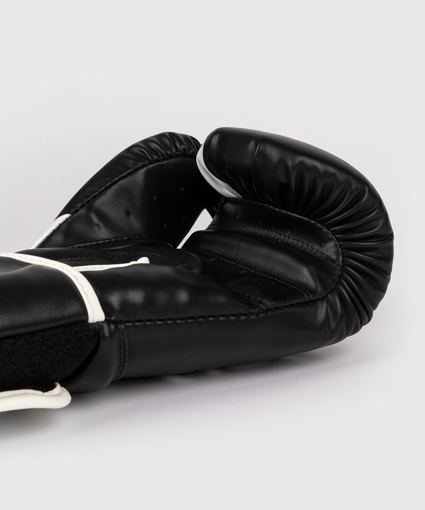Venum Challenger 2.5 Boxhandschuhe – Schwarz/Weiß
