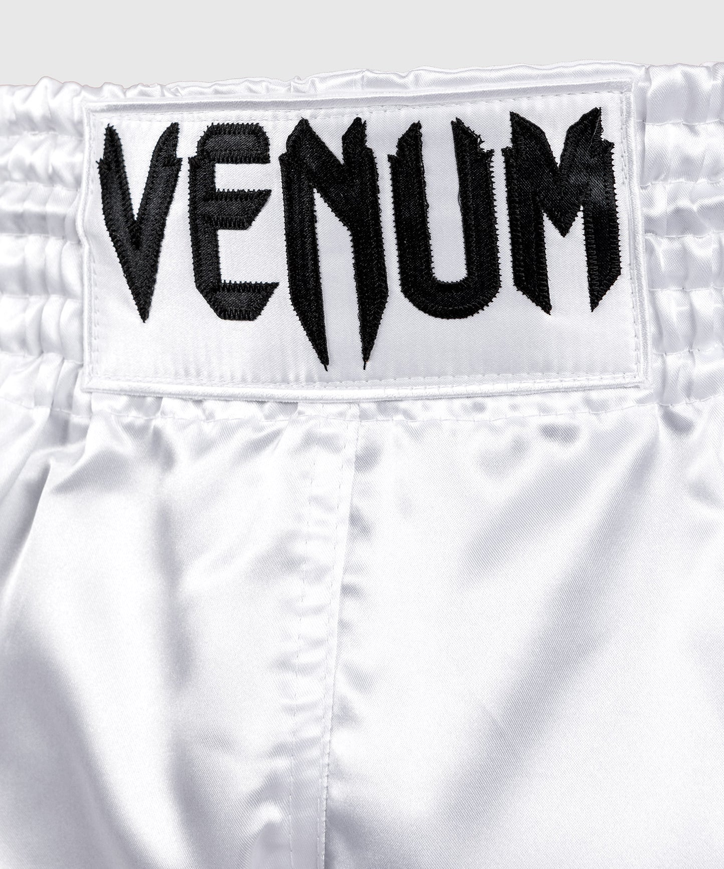 Venum Classic Muay Thai Shorts - Weiß/Schwarz