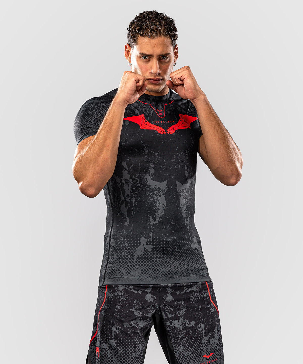 Venum x Batman Rashguard de manga corta - Negro/Gris/Rojo