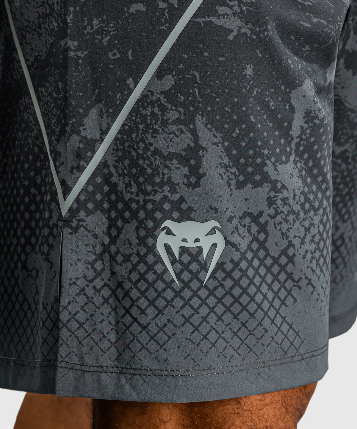 Venum x Batman Fightshorts - Grau