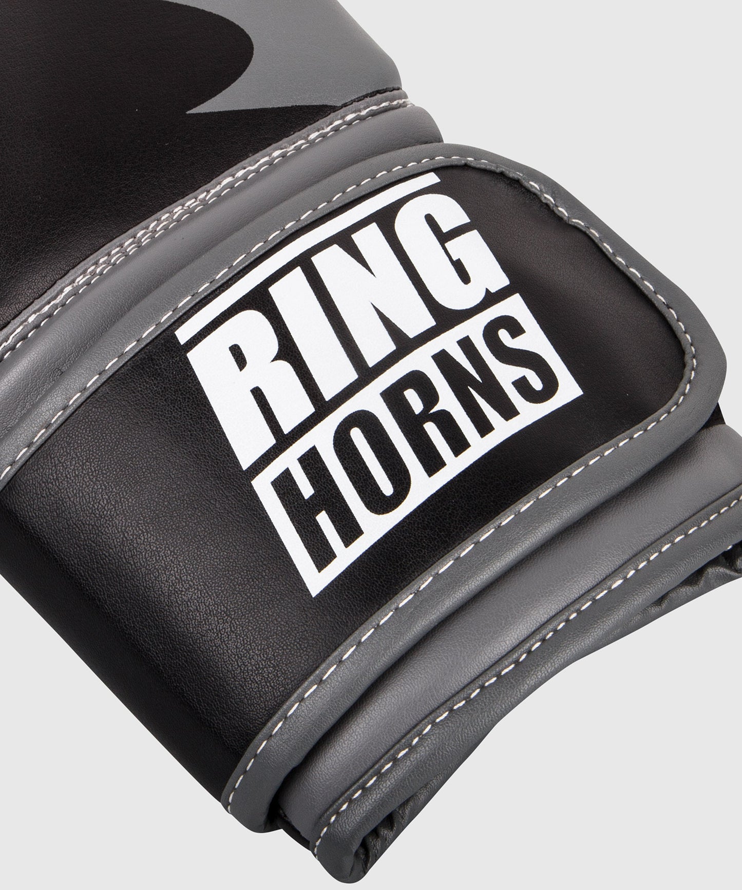 Ringhorns Charger by Venum Boxhandschuhe – Schwarz