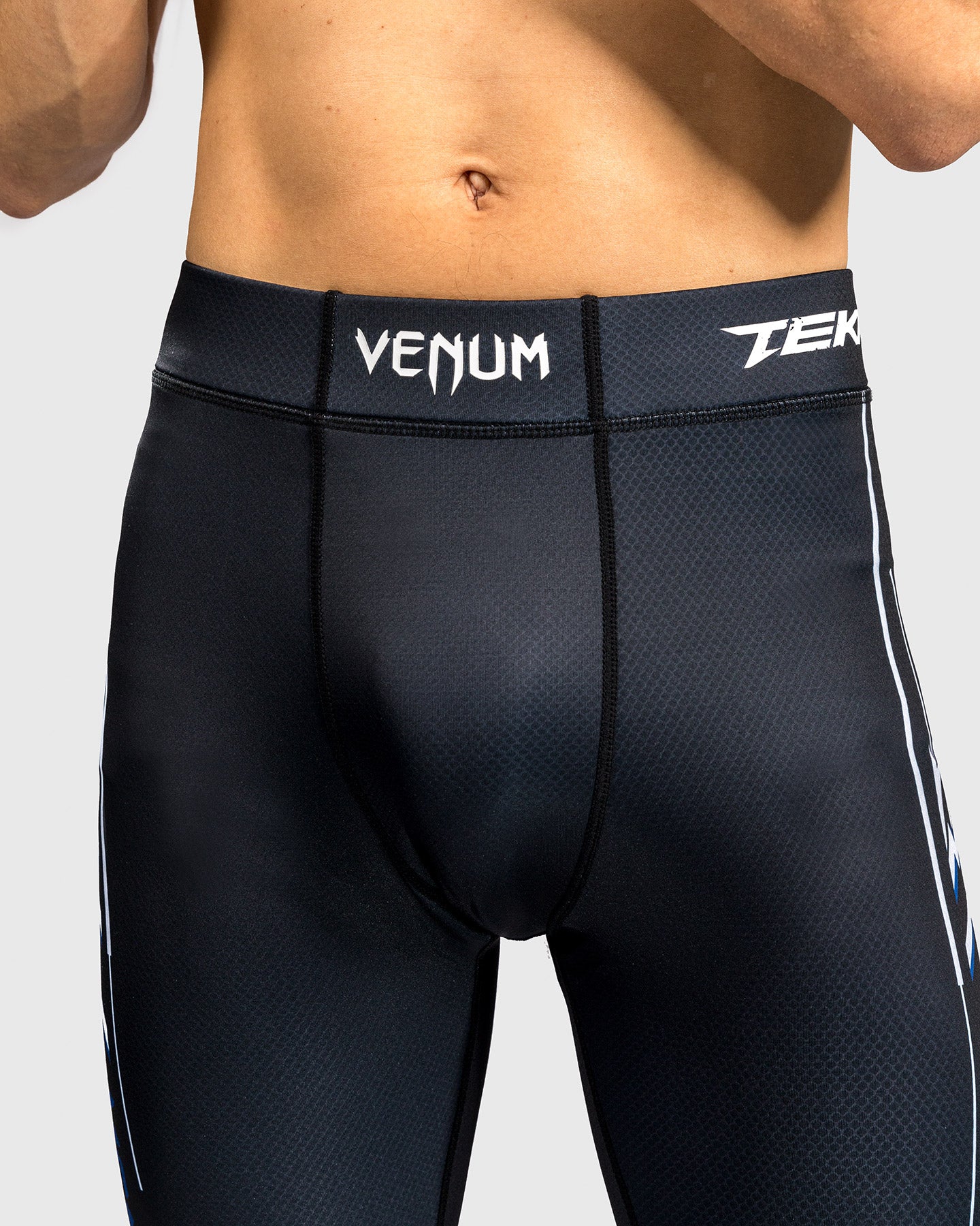 Pantalon de compression Venum x TEKKEN 8 - Jin Kazama - Bleu/Noir/Blanc