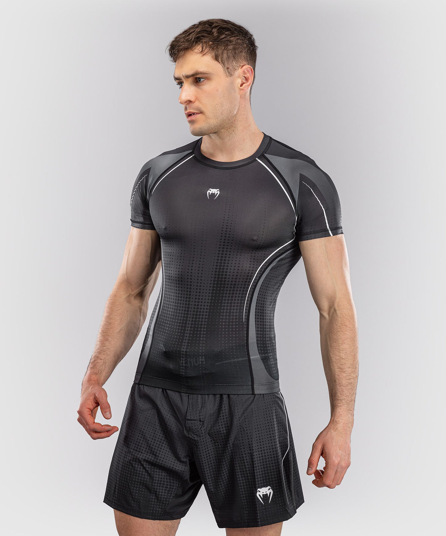Venum Stealth Rashguard a Maniche Corte – Nero/Bianco