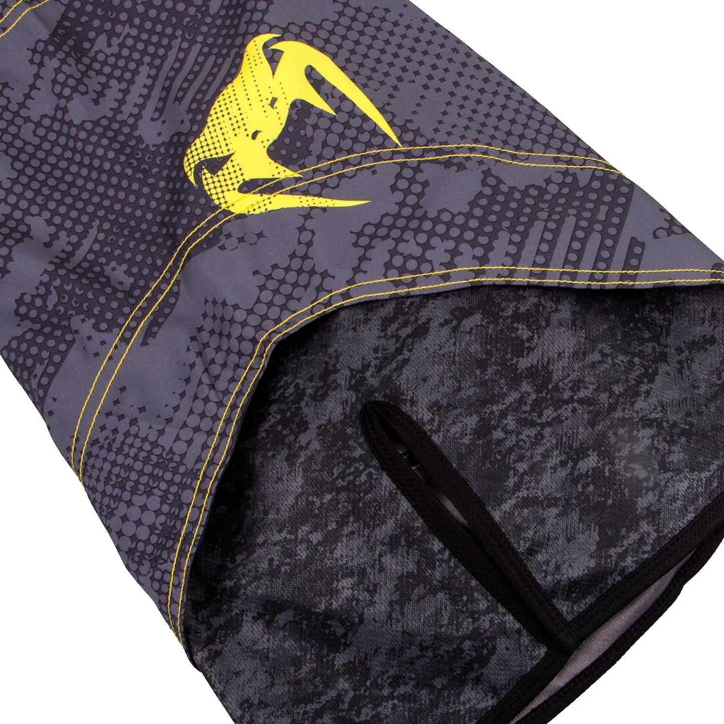 Venum Tramo Fightshorts - Black/Yellow