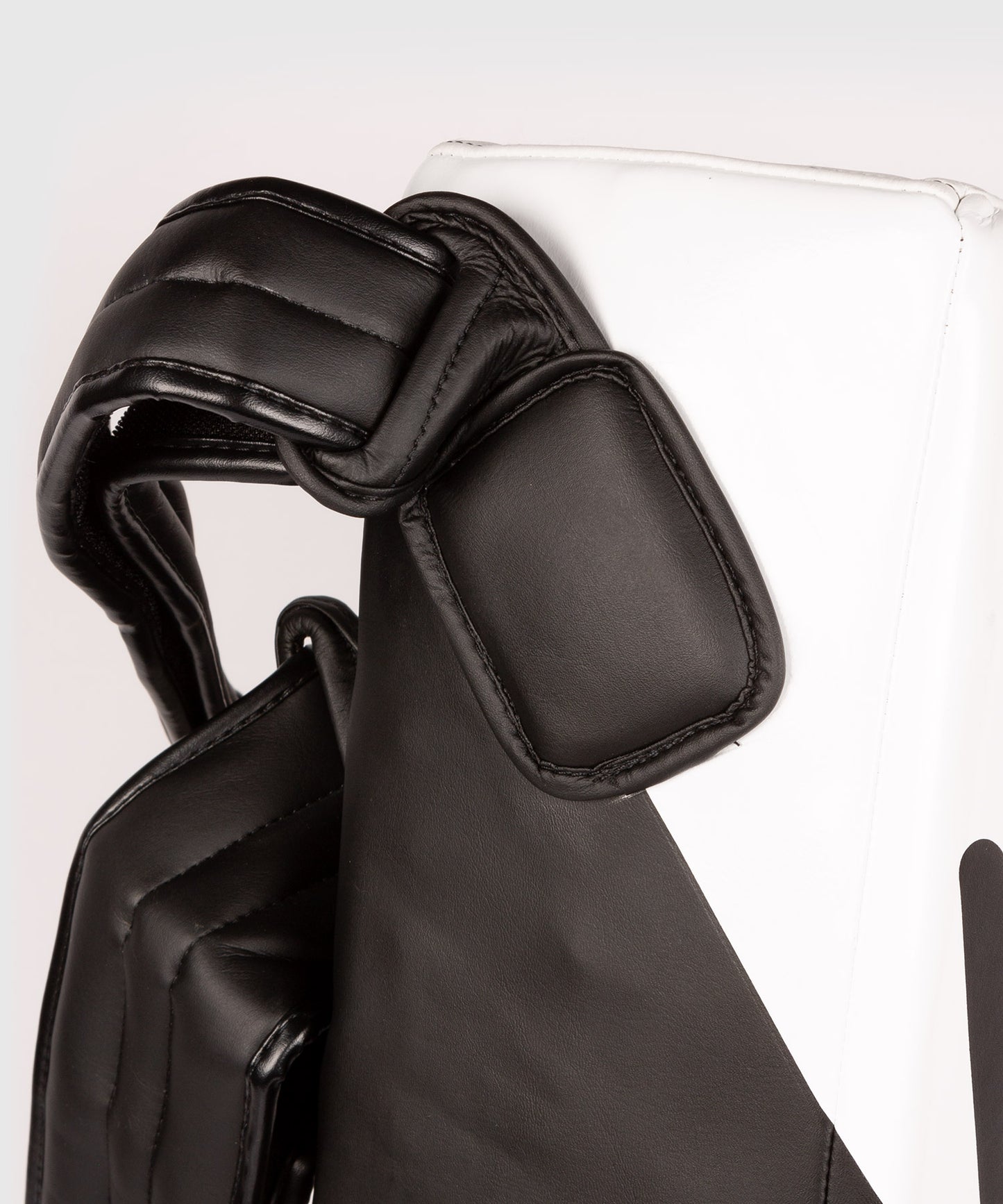 Venum Microfaser Kickbox-Schlagkissen - Schwarz/Weiß