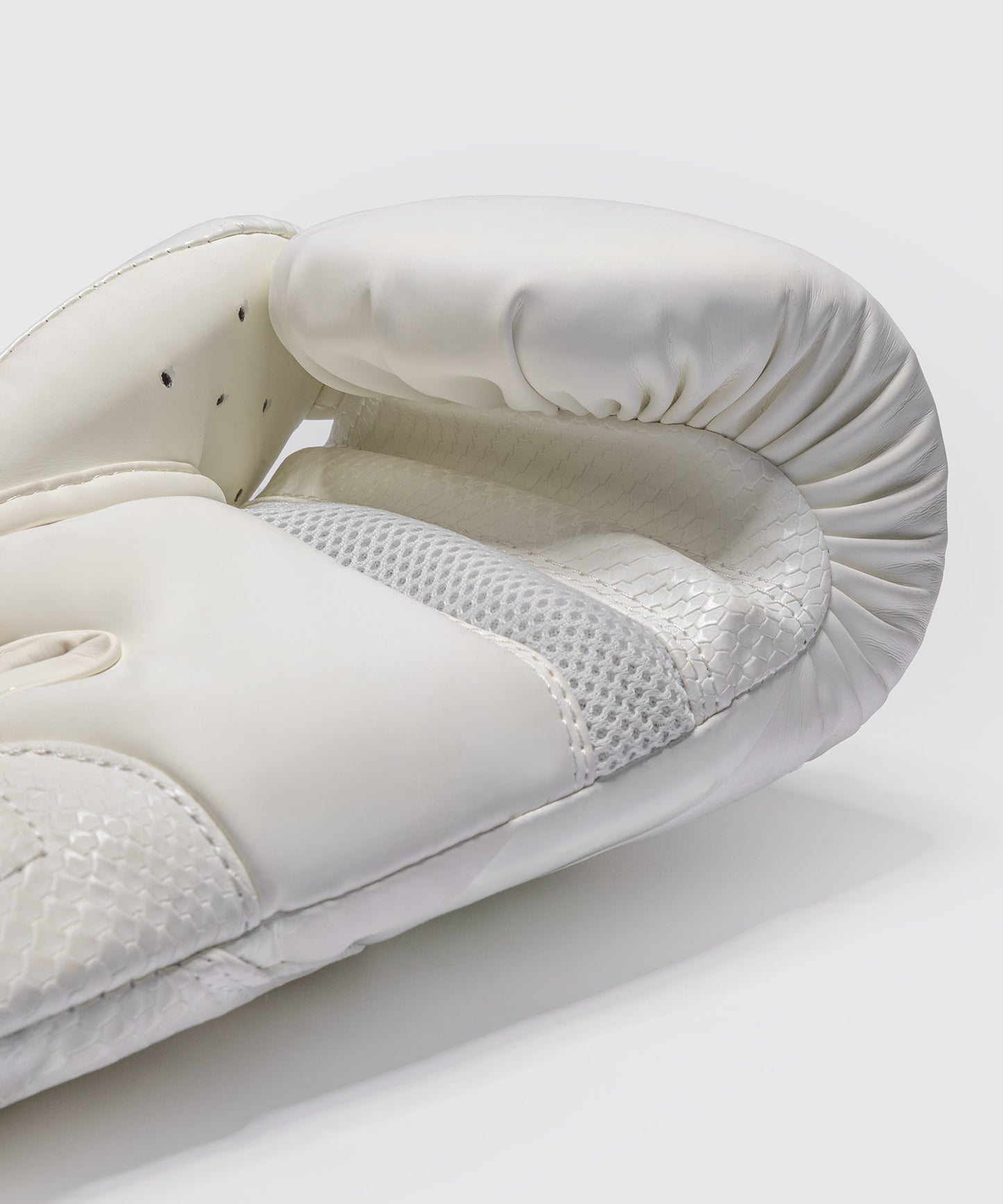 Venum Challenger 4.0 Scales Boxing Gloves - Ivory