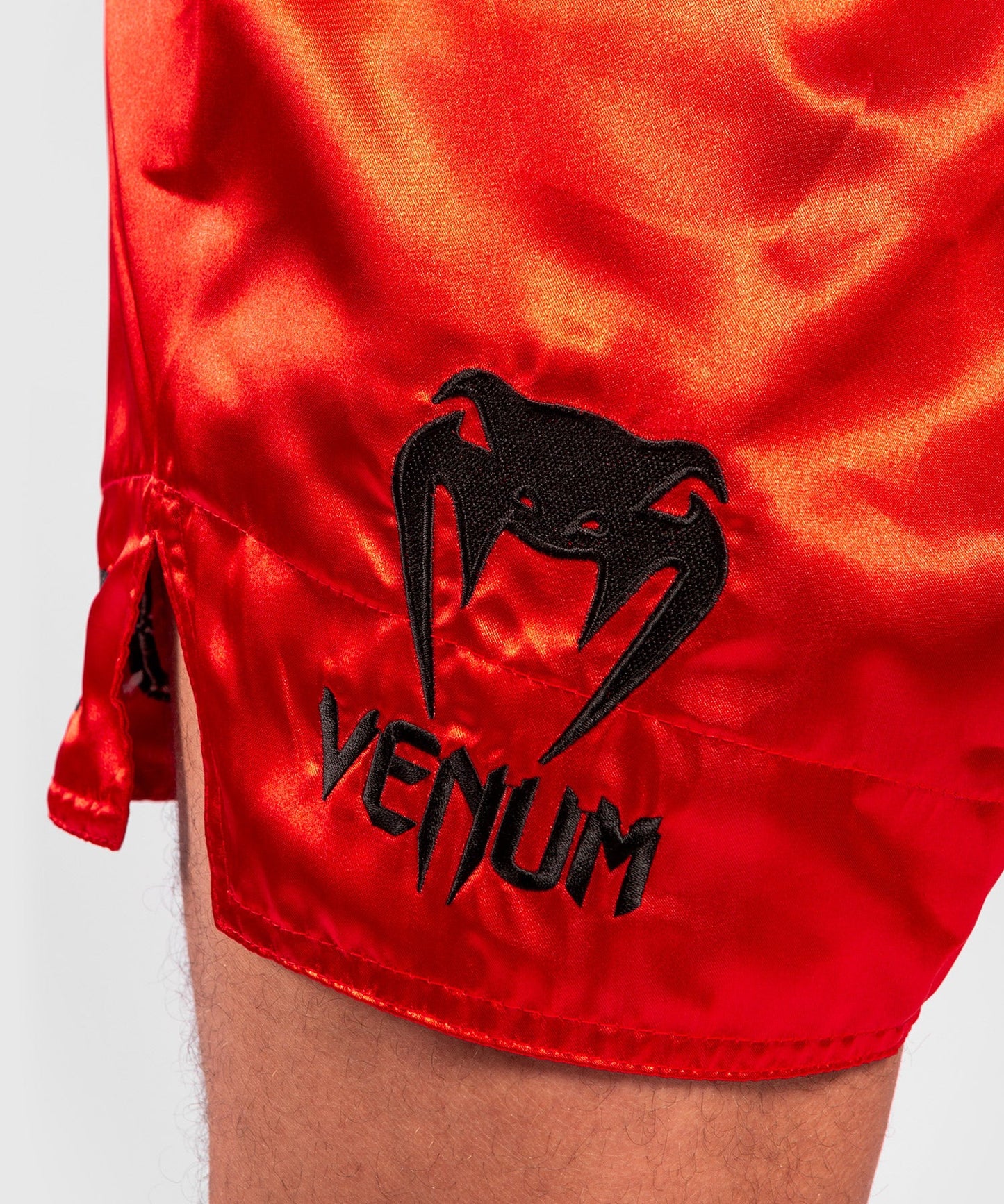 Venum Logos Muay Thai Shorts - Schwarz/Rot
