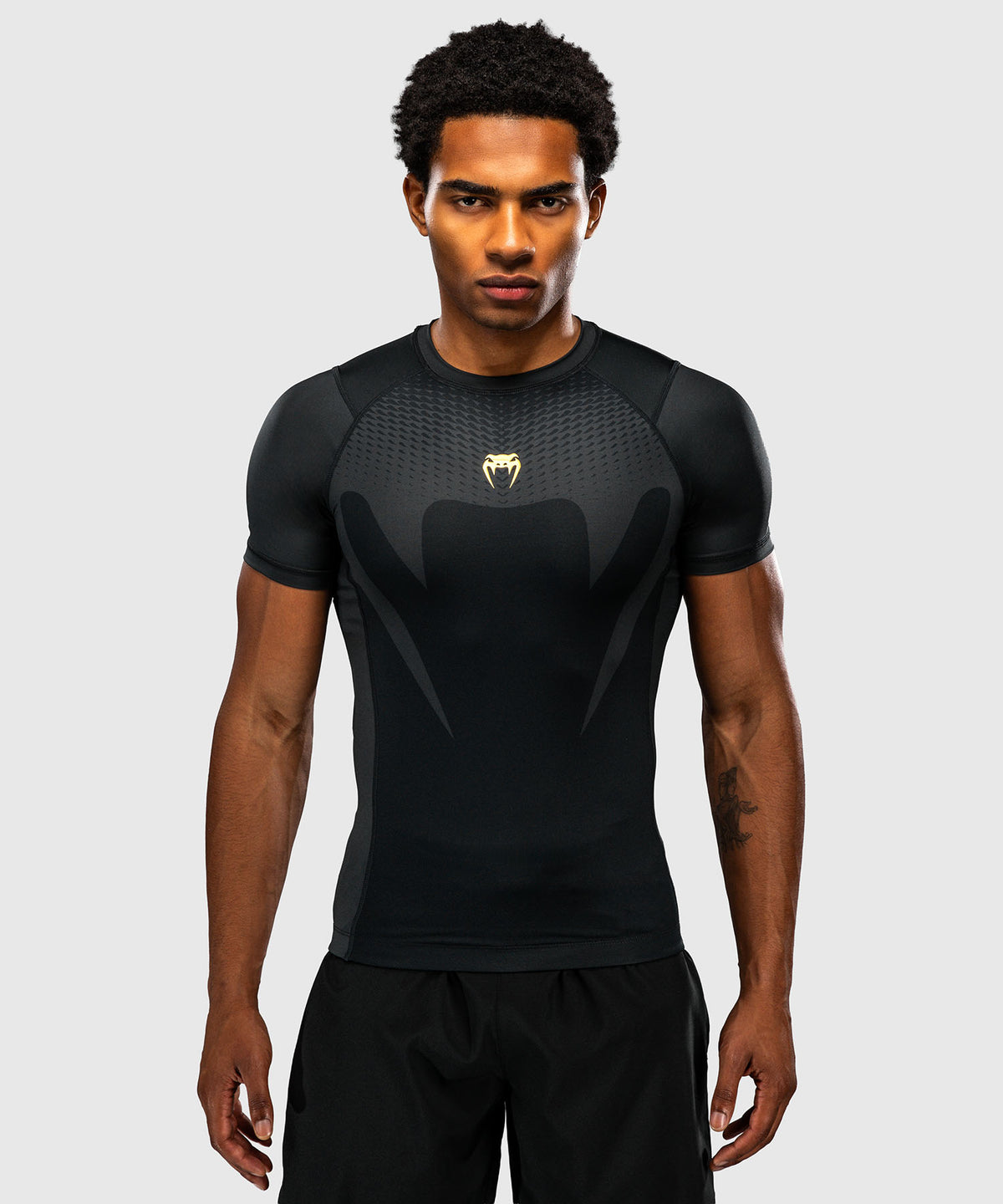 Venum Attack Kurzarm-Rashguard - Schwarz/Gold